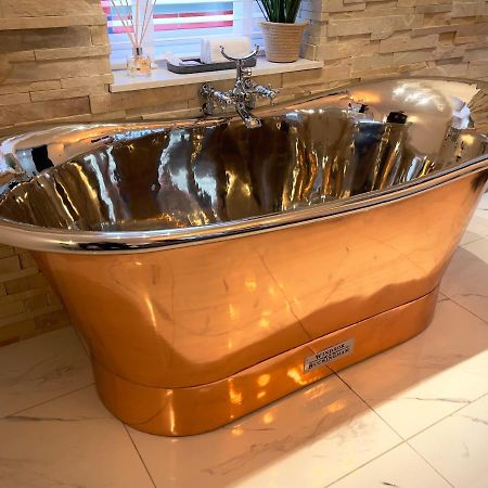 Pamper Yourself In Our Double Sized Copper Tub -2 Bedroom Villa Inverness Eksteriør bilde