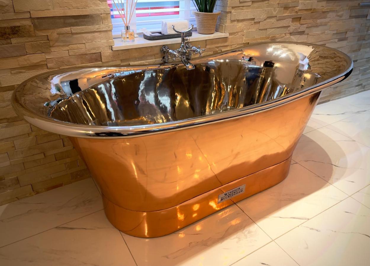 Pamper Yourself In Our Double Sized Copper Tub -2 Bedroom Villa Inverness Eksteriør bilde
